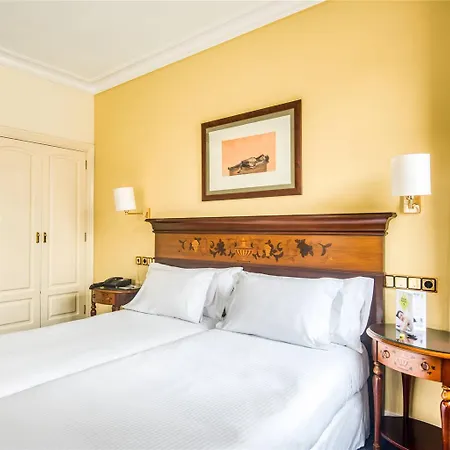 فندق Sercotel Arenal 3*