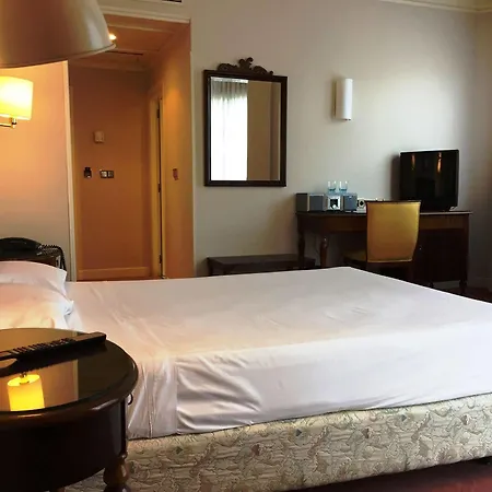 Sercotel Arenal ホテル