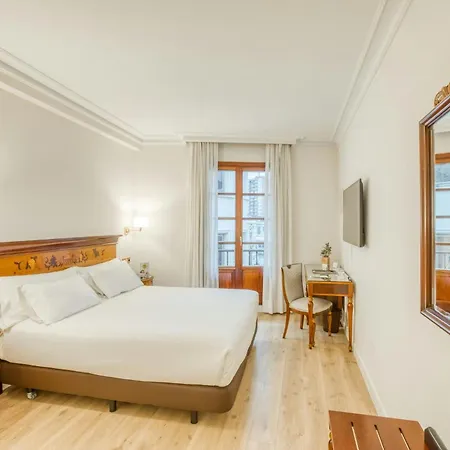فندق Sercotel Arenal 3*